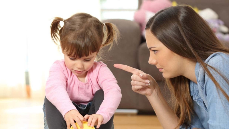 TÜRELMETLEN SZÜLŐK