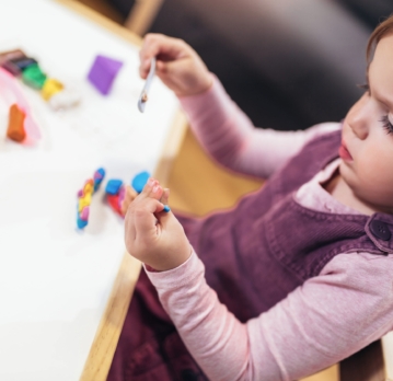 MARIA MONTESSORI – AZ ÖNÁLLÓ CSELEKVÉS A GYERMEK SZELLEMI FEJLŐDÉSÉNEK A KULCSA