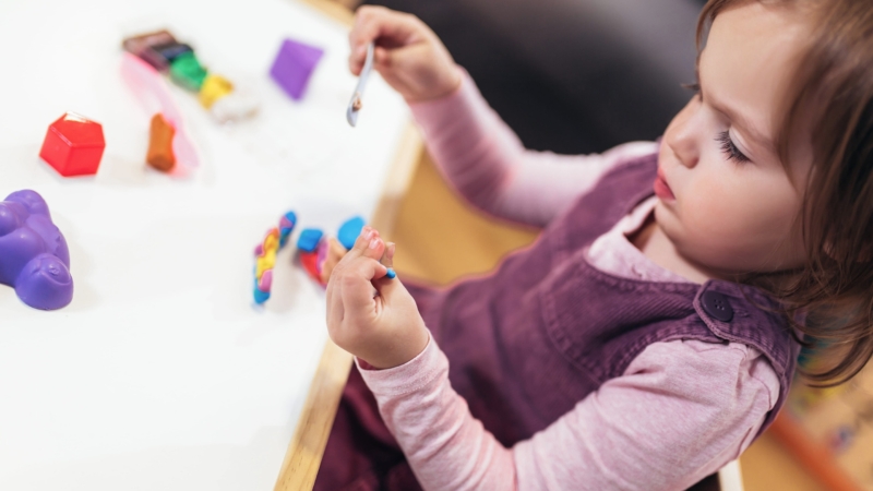 MARIA MONTESSORI – AZ ÖNÁLLÓ CSELEKVÉS A GYERMEK SZELLEMI FEJLŐDÉSÉNEK A KULCSA