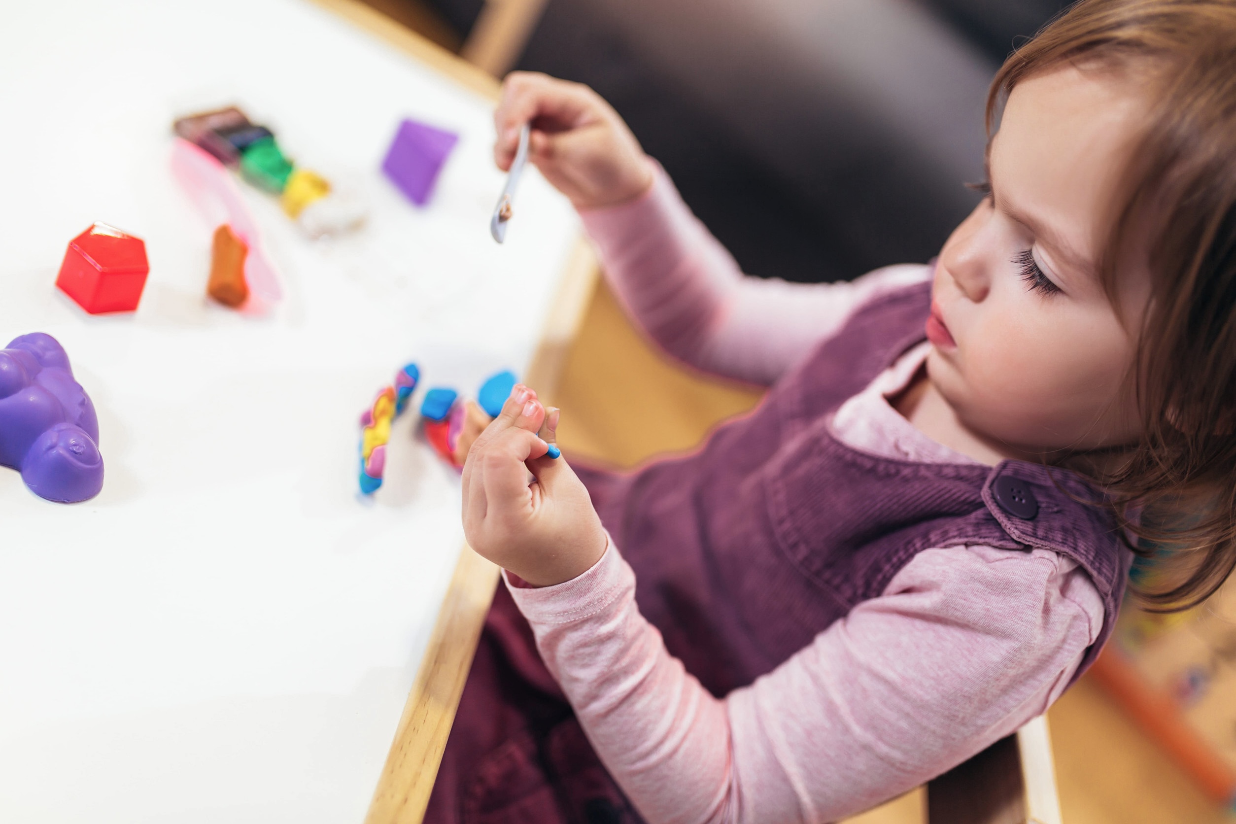 MARIA MONTESSORI – AZ ÖNÁLLÓ CSELEKVÉS A GYERMEK SZELLEMI FEJLŐDÉSÉNEK A KULCSA