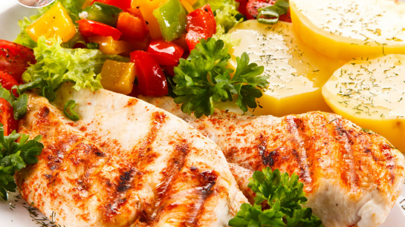 BABA-MAMA RECEPT PERCEK – C-VITAMINBAN GAZDAG SALÁTA PETREZSELYMES ÖNTETTEL, ROSTON SÜLT CSIRKEMELLEL