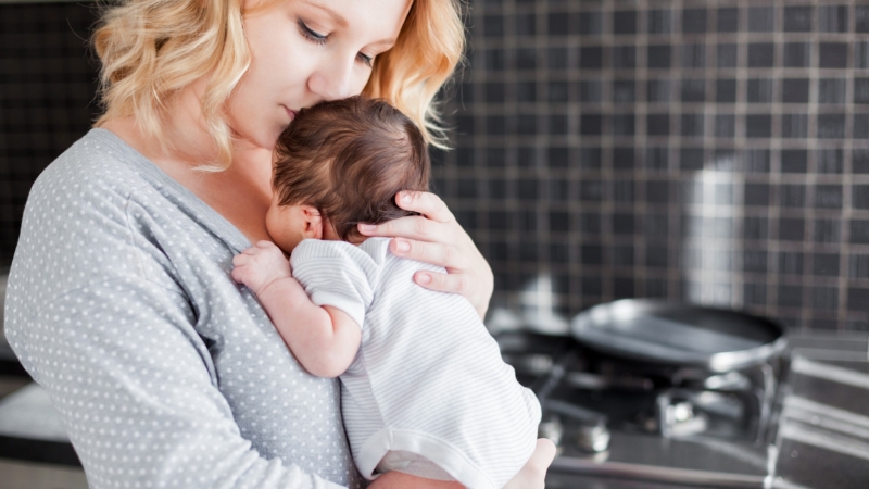 AZ ANYASÁG ELSŐ HETEIRŐL ŐSZINTÉN – A GYERMEK VALÓSÁGA
