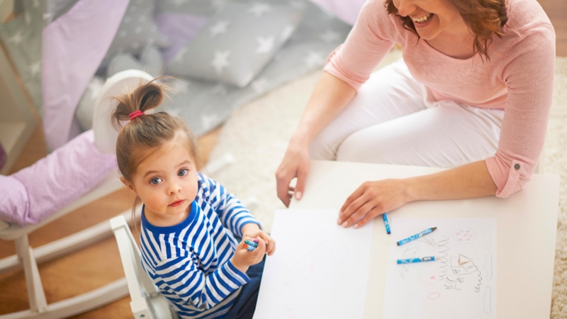 A GYEREKEKNEK NEM HIBÁTLAN SZÜLŐ KELL, HANEM SZERETŐ JELENLÉT – POPPER PÉTER ÜZENETE MINDEN ANYÁNAK ÉS APÁNAK